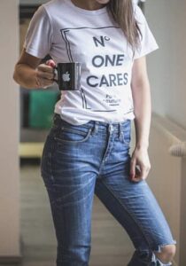 Style your jeans for any occasion & Look Chic