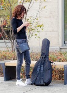 Style your jeans for any occasion & Look Chic